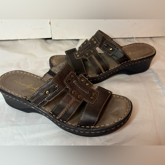 Women’s Natural Soul by Naturalizer Brown Leather Low Wedge Heel Sandal Size 6.5 - Picture 1 of 9